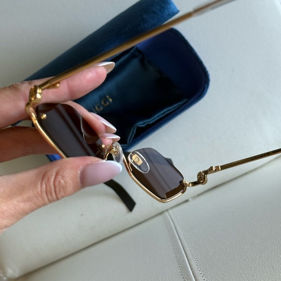 Gucci Women's Gold and Black Sunglasses - Picture 8 of 8